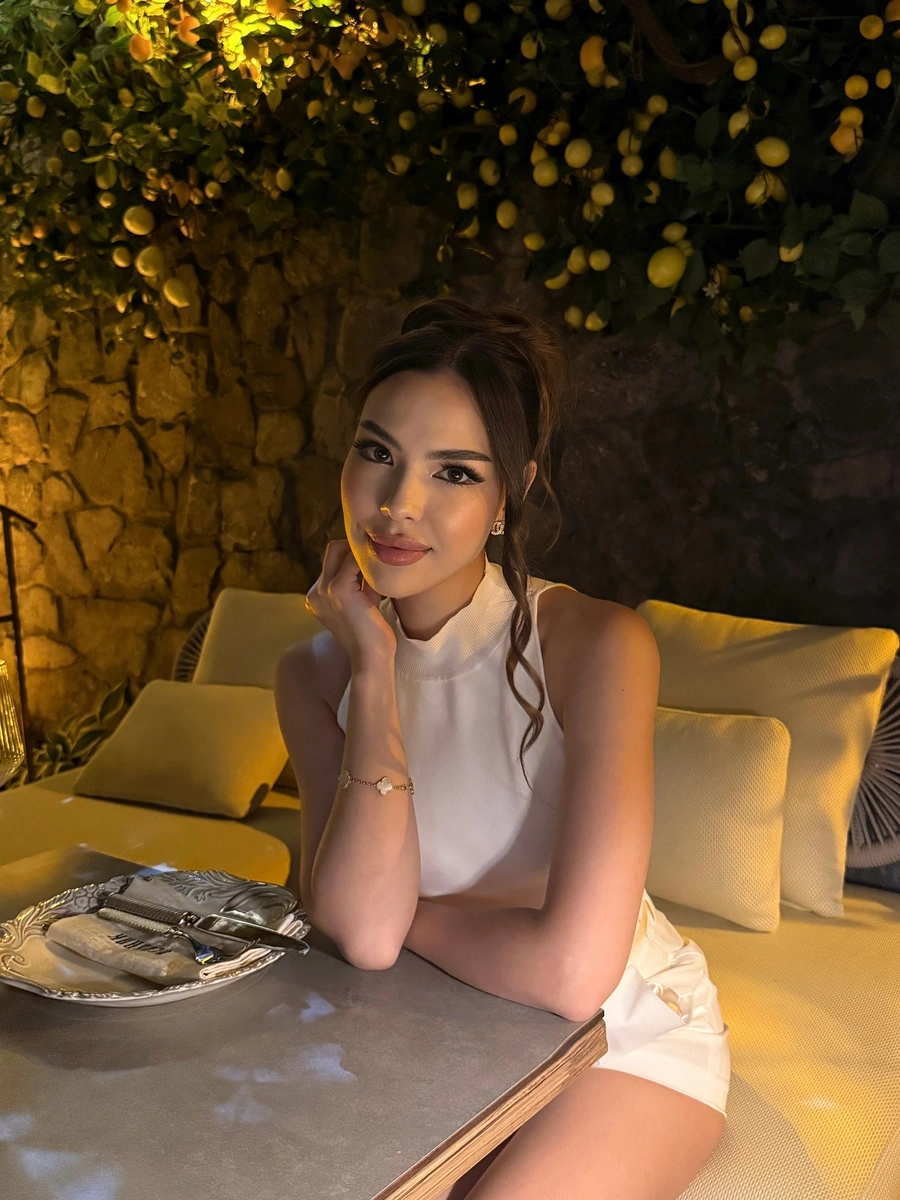 阿尔特奈 香港的应召女郎