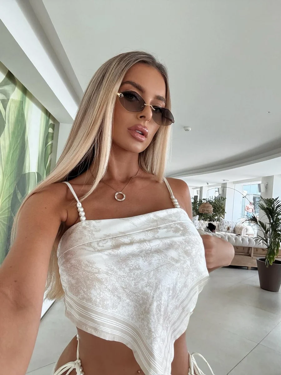 安吉拉 香港的应召女郎