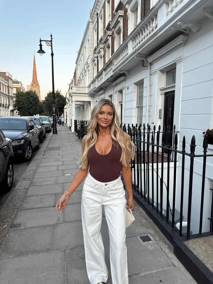 安吉拉 香港的应召女郎