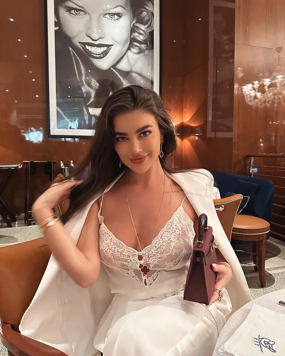 阿鲁赞 香港的应召女郎