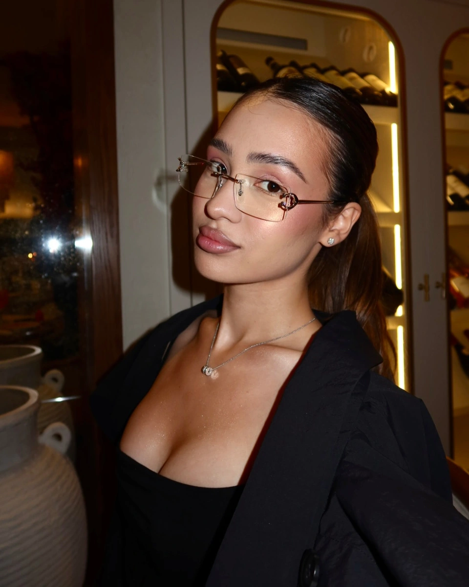 Ayanat 香港的应召女郎