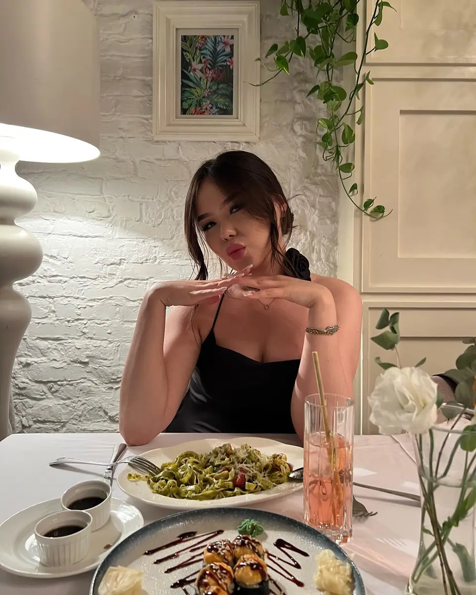 Aygerim 香港的应召女郎