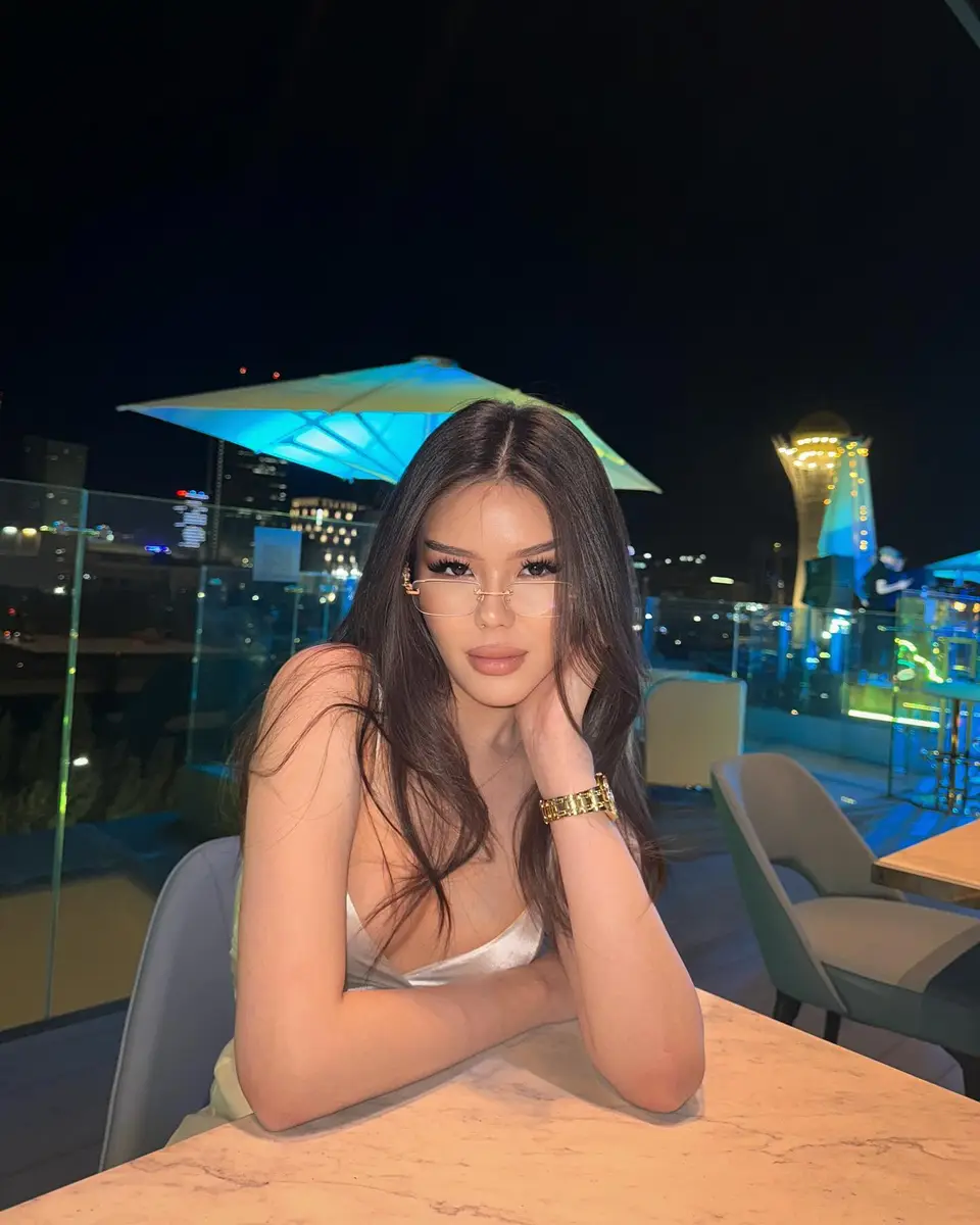 Aygerim 香港的应召女郎