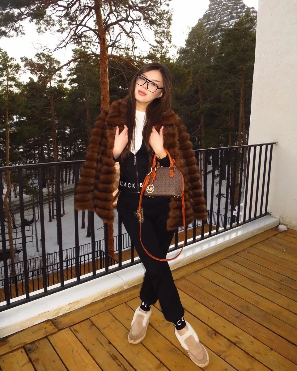 Aygerim 香港的应召女郎