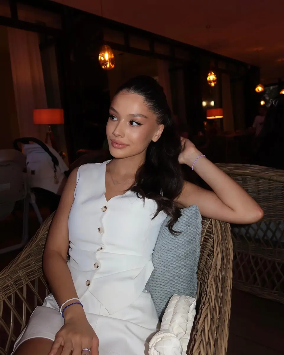 Aysana 香港的应召女郎