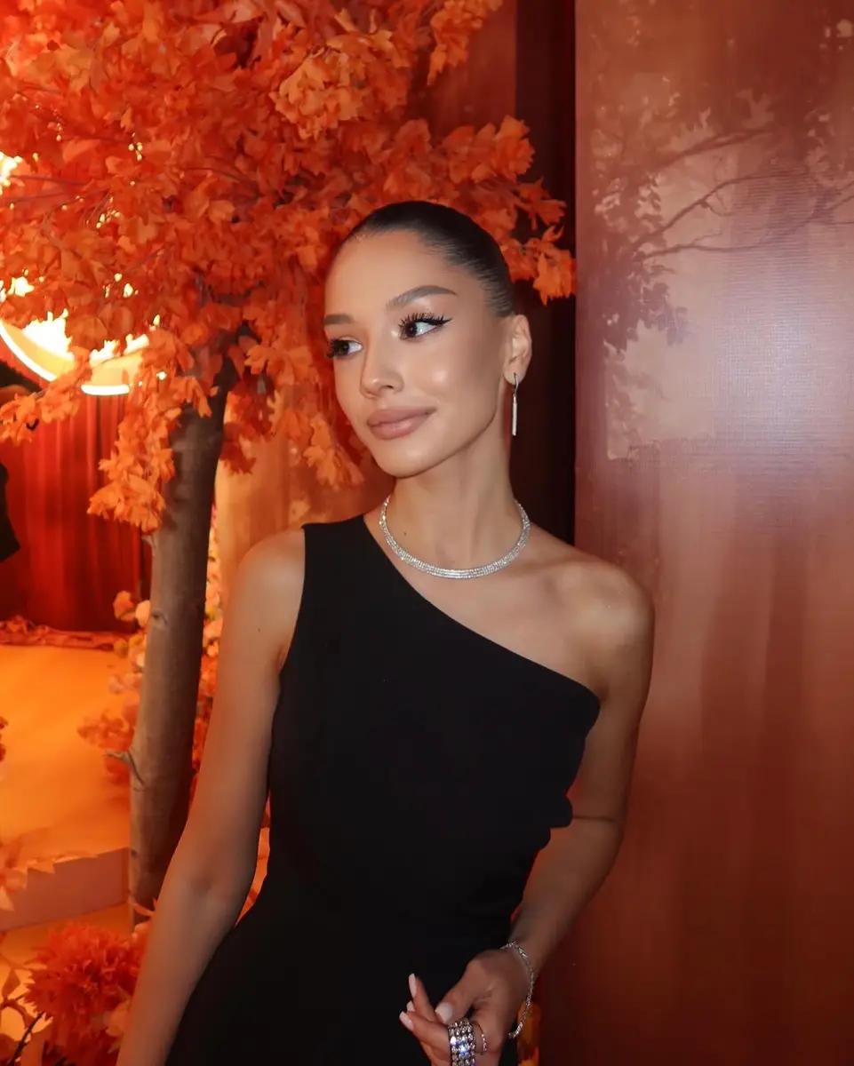 Aysana 香港的应召女郎