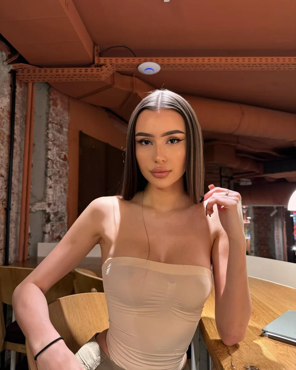 德尔菲娜 香港的应召女郎