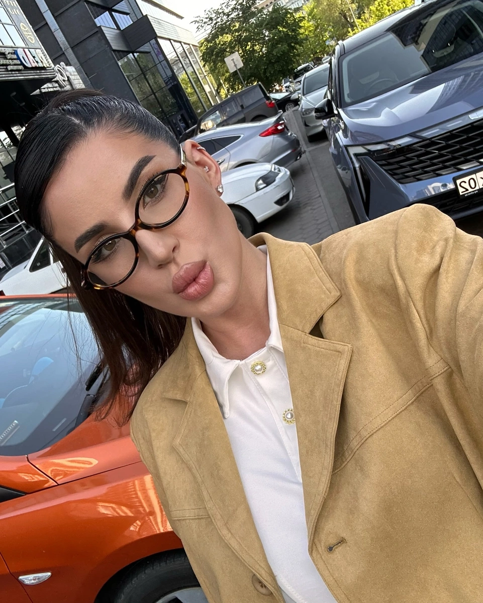 迪纳拉 香港的应召女郎