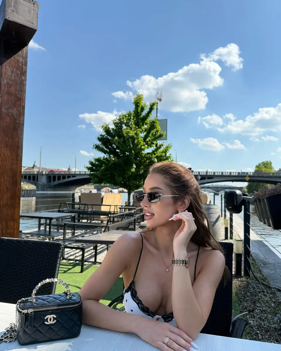 古尔米拉 香港的应召女郎