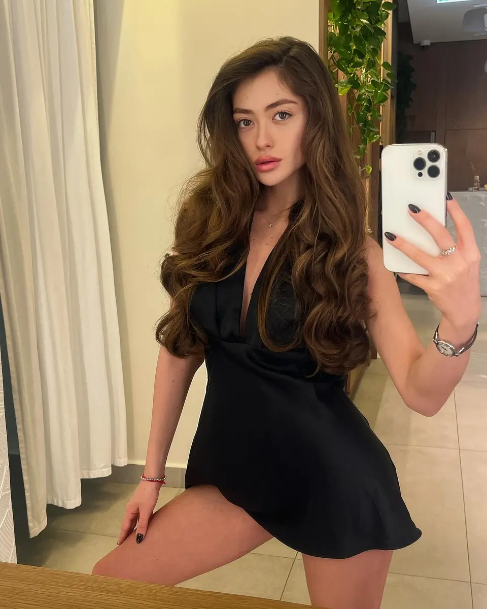 Lyazzat 香港的应召女郎