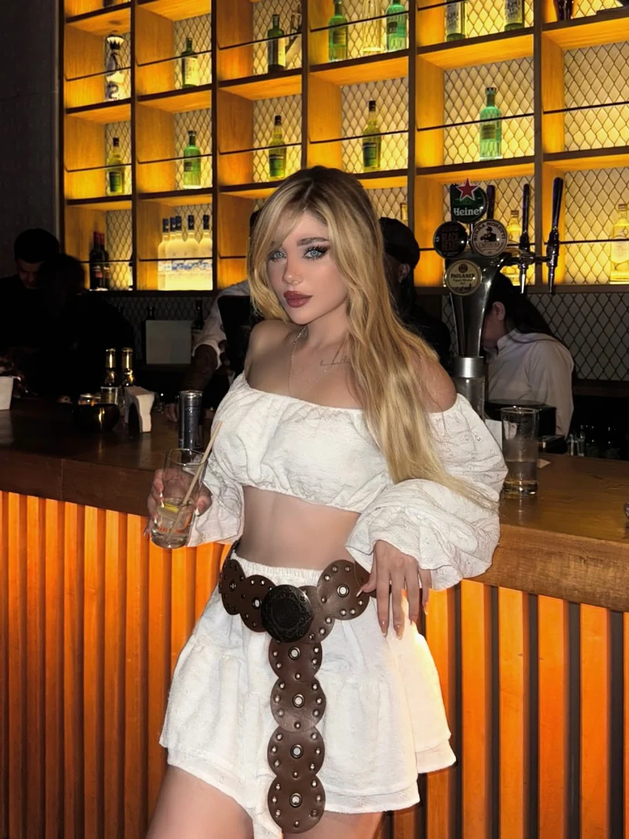 玛丽安娜 香港的应召女郎