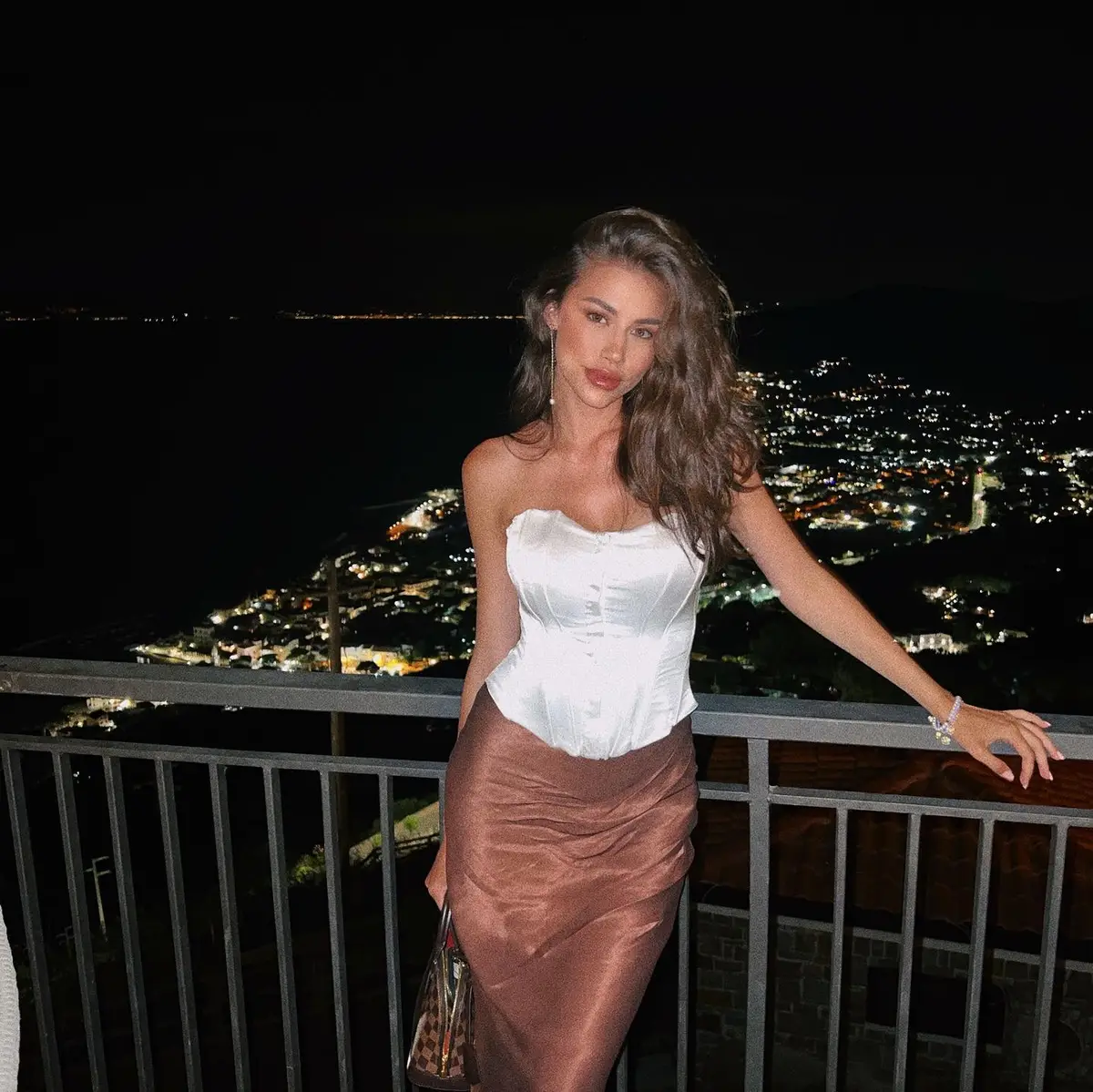 Nurganym 香港的应召女郎