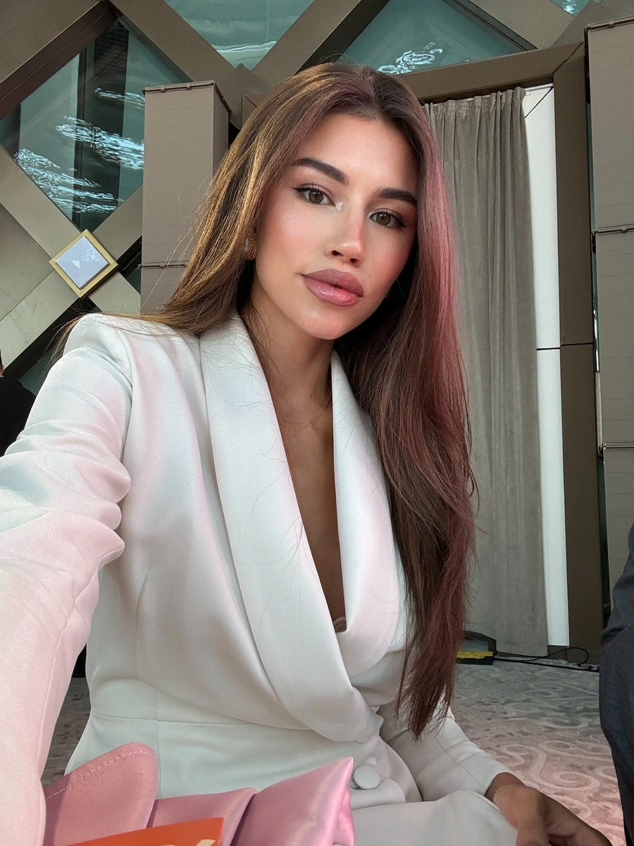 Nurganym 香港的应召女郎