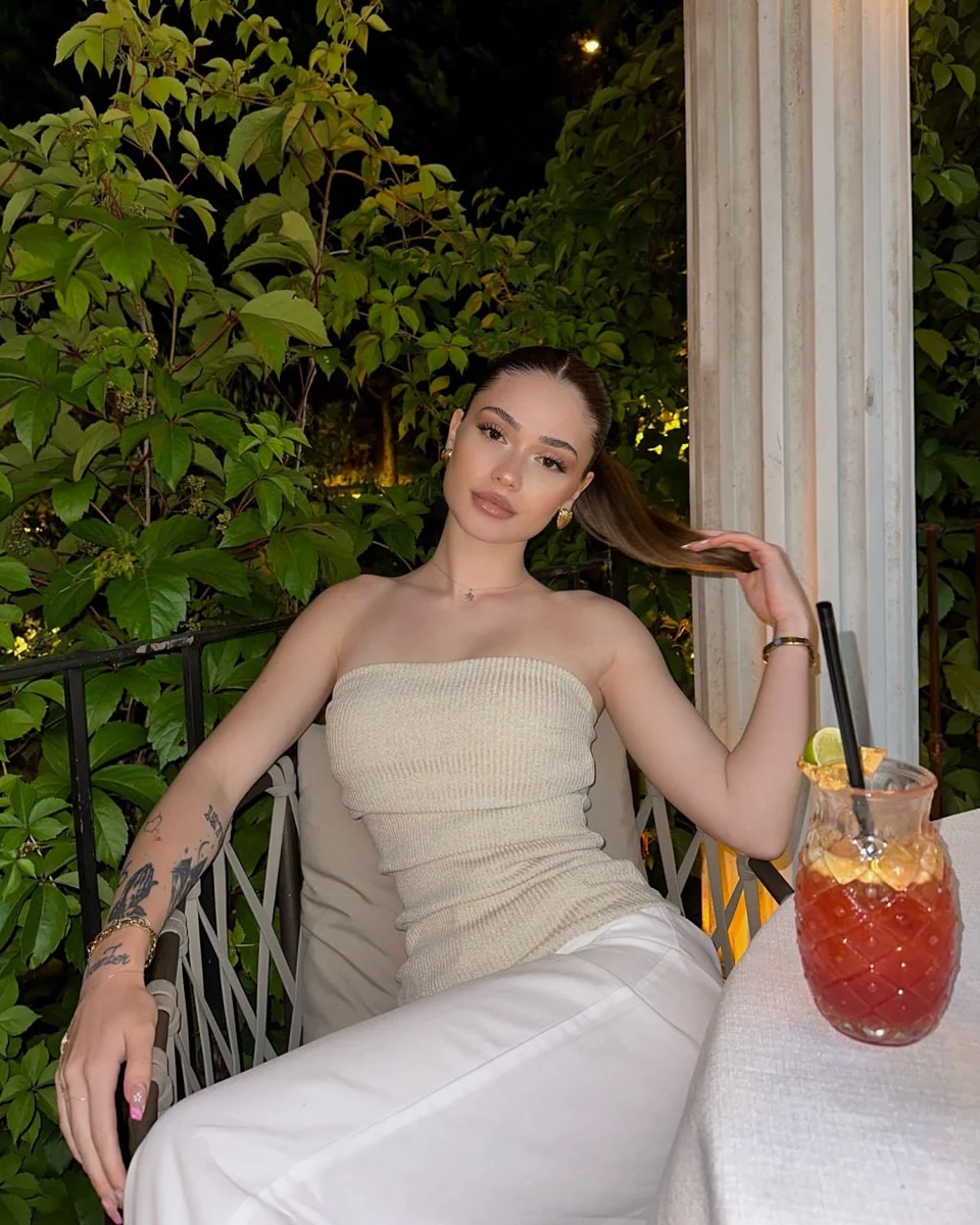 雷蒙娜 香港的应召女郎