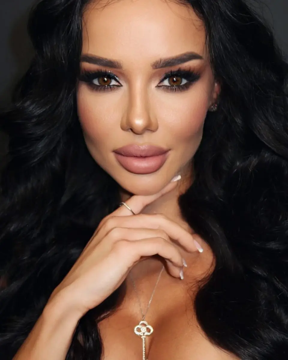 塞莱娜 香港的应召女郎