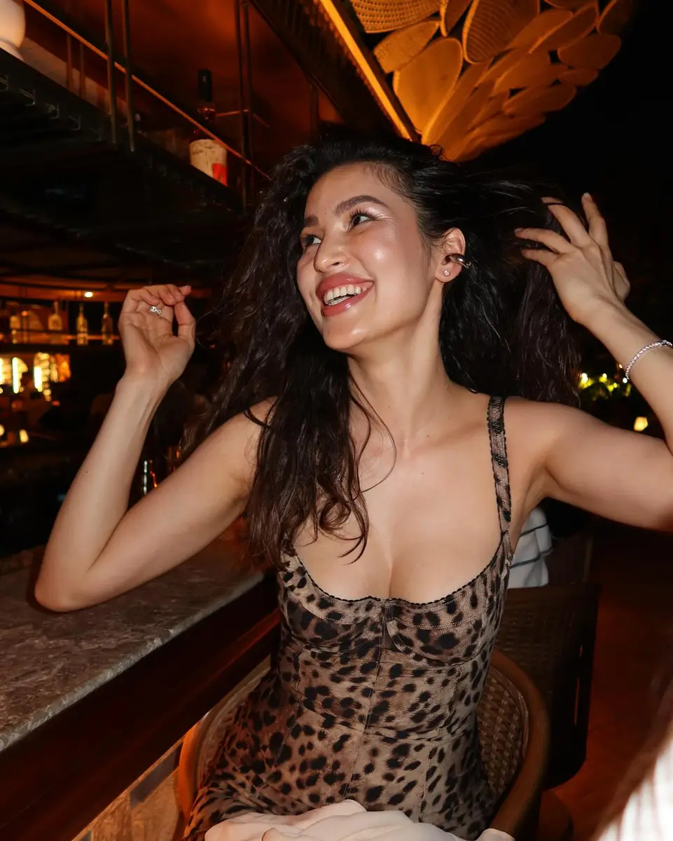 Symbat 香港的应召女郎