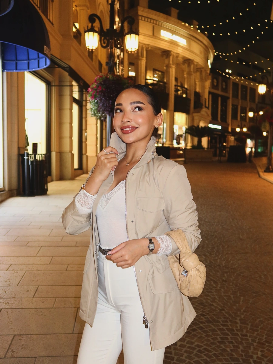 扎里娜 香港的应召女郎