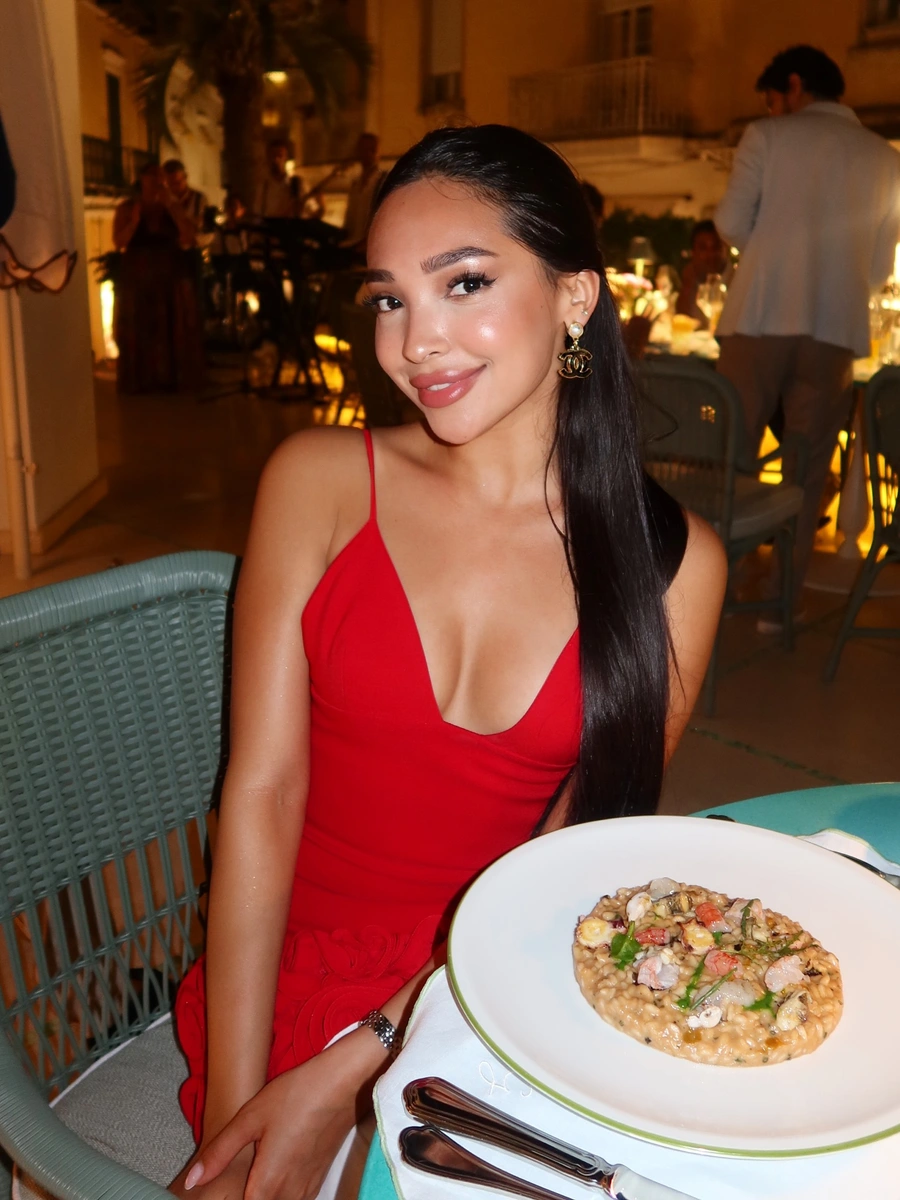 Zhanelya 香港的应召女郎